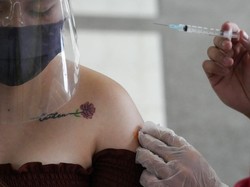 Mau Pakai PeduliLindungi, 100% Penduduk di Pasar Rakyat Diminta Vaksin