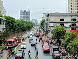Kebakaran Ruko di Depan LTC Glodok Padam, Jl Gajah Mada Jakbar Padat
