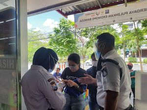 Keluhan Pelanggan Saat Tak Bisa Masuk Supermarket karena PeduliLindungi Keluhan Pelanggan Saat Tak Bisa Masuk Supermarket karena PeduliLindungi