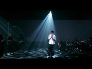 Tulus Meretas Batas Demi Rindu Tulus Meretas Batas Demi Rindu