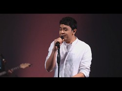 Tulus Pelajari Konsistensi dalam Satu Dekade Bermusik