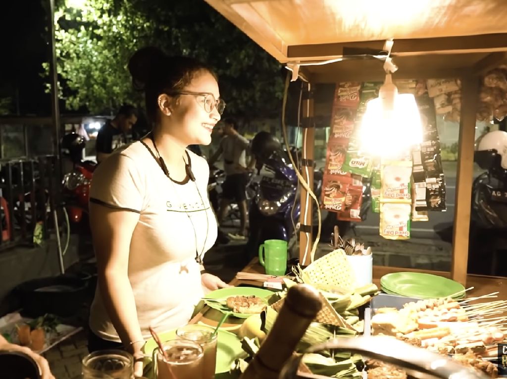 Angkringan Bikin Orang Asing Ketagihan hingga Bisa Mangkal di Jepang Angkringan Bikin Orang Asing Ketagihan hingga Bisa Mangkal di Jepang