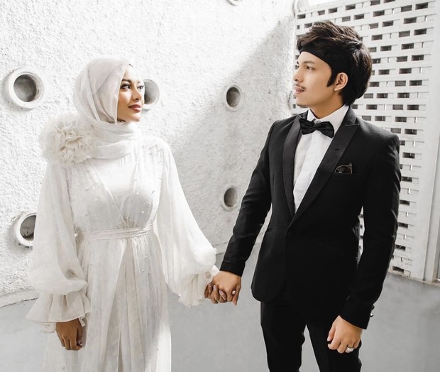 Aurel dan Atta di salah satu martenity photoshootnya.