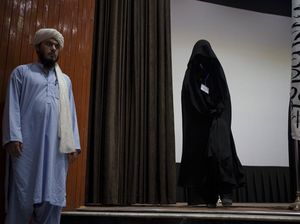 Perempuan Afghanistan Semakin Dibungkam Taliban Perempuan Afghanistan Semakin Dibungkam Taliban