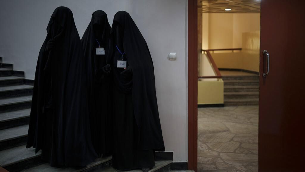 Berbalut Niqab, 300 Siswi Afghanistan Dukung Penuh Taliban Berbalut Niqab, 300 Siswi Afghanistan Dukung Penuh Taliban
