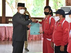 Bupati Kebumen Lepas 22 Atlet ke PON XX dan Peparnas Papua