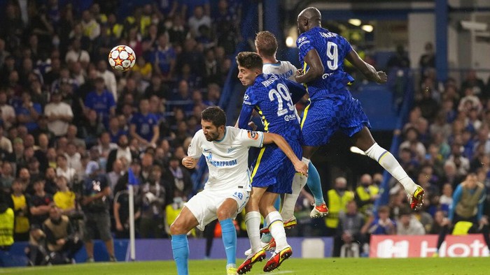 Chelseas Romelu Lukaku heads the ball to score his sides first goal during the Champions League Group H soccer match between Chelsea and Zenit St Petersburg at Stamford Bridge stadium in London Tuesday, Sept. 14, 2021. (AP Photo/Kirsty Wigglesworth)