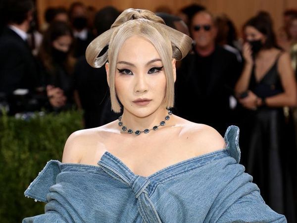 Gaya CL Pakai Underwear di MET Gala Tuai Pro Kontra, Disebut Pakai Popok