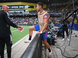 Ronaldo kemudian kembali ke lapangan untuk melanjutkan pemanasan. (Foto: Getty Images/Matthias Hangst)