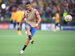 Kisah berawal saat Ronaldo cs melakukan pemanasan jelang kick-off MU saat dijamu Young Boys. (Foto: Getty Images/Matthias Hangst)