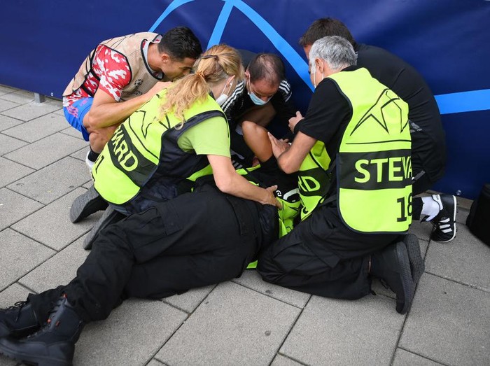 BERN, SWITZERLAND - SEPTEMBER 14: A security guard lies injured after a shot taken from Cristiano Ronaldo of Manchester United during the warm up makes contact with him during the UEFA Champions League group F match between BSC Young Boys and Manchester United at Stadion Wankdorf on September 14, 2021 in Bern, Switzerland. (Photo by Matthias Hangst/Getty Images)