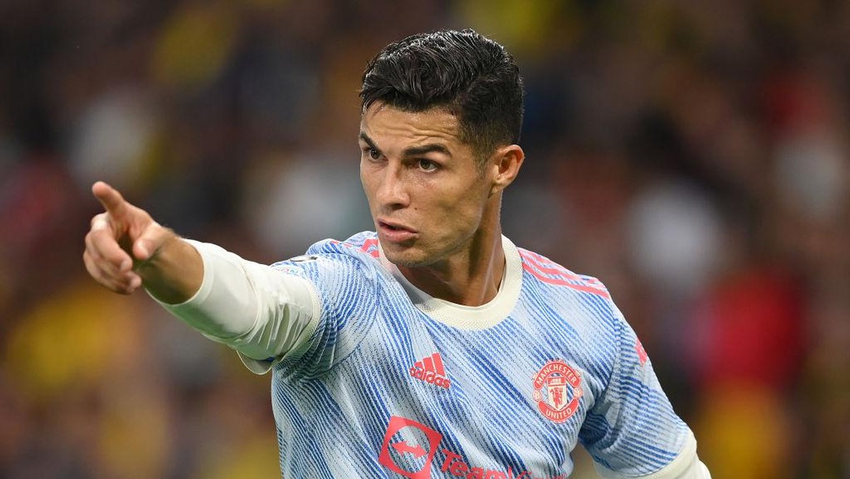 Cristiano Ronaldo ikut memberi instruksi ke para pemain Manchester United saat lawan Young Boys. (Foto: Getty Images/Matthias Hangst)