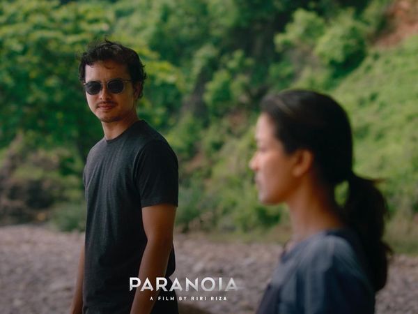 Potret Nicholas Saputra Berkumis di Film Paranoia