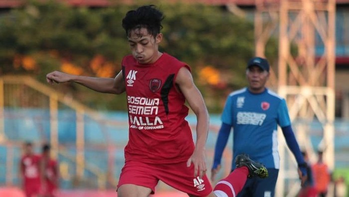 Persija Jepara memang serius ingin naik kasta ke Liga 1 tahun depan. Mereka terus memperkuat skuad, termasuk mendatangkan dua pemain baru Friska Womsiwor dan Aji Kurniawan