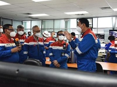 Pakai Baju Bengkel, Begini Gaya Ahok Blusukan di Blok Rokan