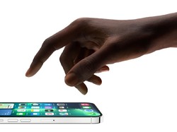 iPhone 13 Pro Max Diganjar HP dengan Layar Terbaik