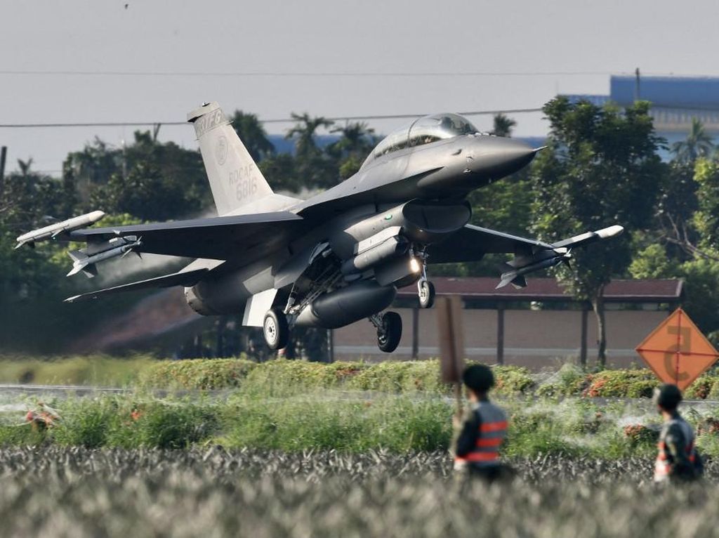 Jet Tempur F-16V Taiwan Berlatih Antisipasi Serangan Udara China
