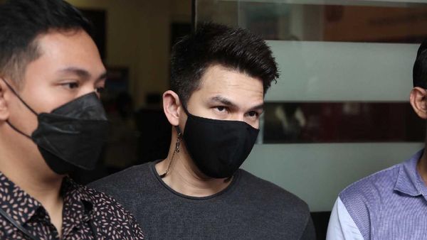 Jonathan Frizzy Serius Polisikan Istri Atas Tuduhan KDRT