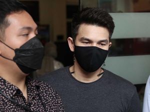 Jonathan Frizzy Siap Beberkan Bukti KDRT di Sidang Cerai Jonathan Frizzy Siap Beberkan Bukti KDRT di Sidang Cerai