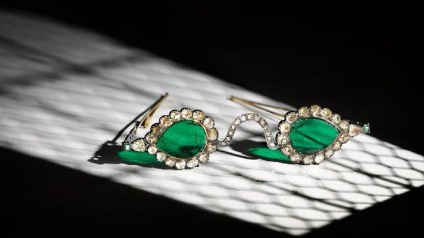 Kacamata menangkal kejahatan. Courtesy of Sotheby's