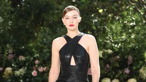 10 Koleksi Michael Kors Spring/Summer 2022 Bertema Urban Romance