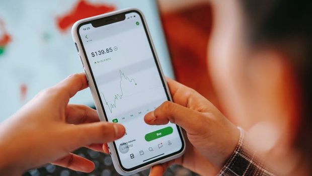 Memulai belajar investasi / foto : pexels.com/LizaSummer