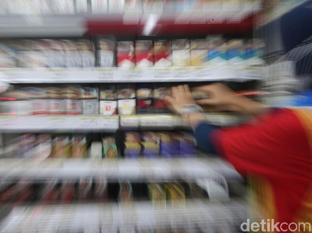 Mengintip Penjualan Rokok di Tengah Pro-Kontra Penutupan Display Mengintip Penjualan Rokok di Tengah Pro-Kontra Penutupan Display