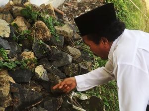 Kagetnya Penjaga Sekolah Lihat King Kobra Berdiri hingga Ular pun Sama-sama Lari Kagetnya Penjaga Sekolah Lihat King Kobra Berdiri hingga Ular pun Sama-sama Lari