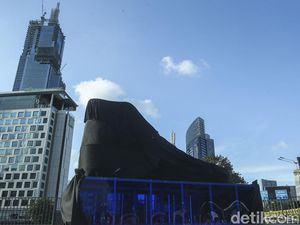 Selain di Sudirman, Tugu Sepatu Juga Ada di Lapangan Banteng-Velodrome Selain di Sudirman, Tugu Sepatu Juga Ada di Lapangan Banteng-Velodrome