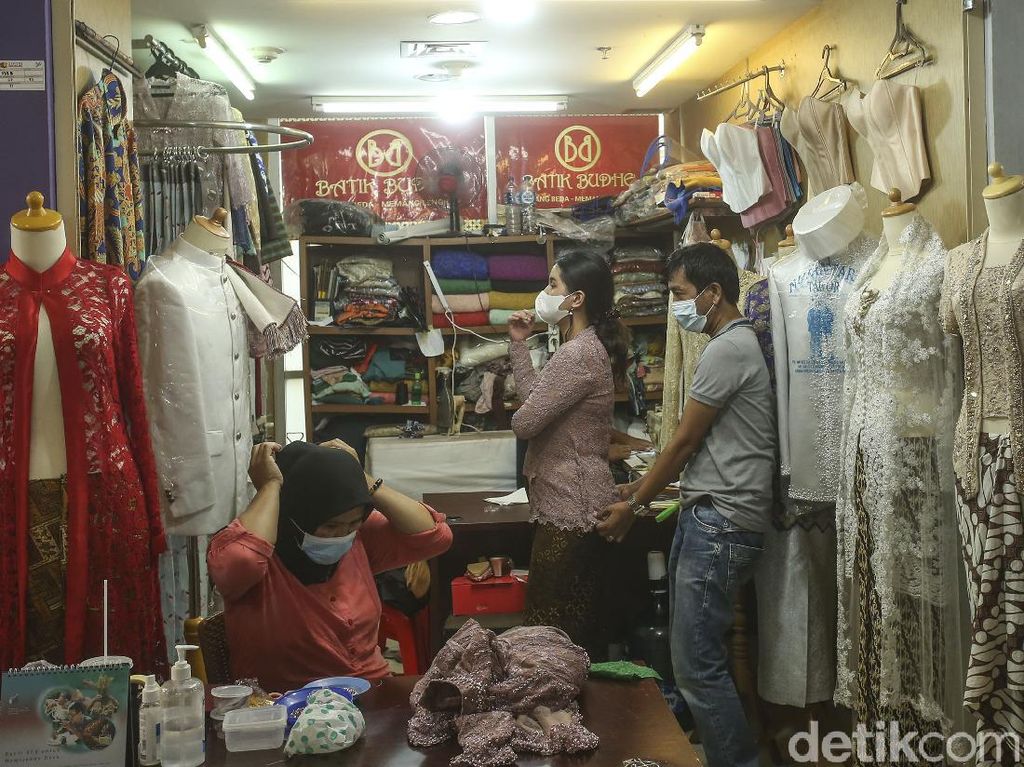 6 Pasar Tradisional Ini Mulai Menerapkan Aplikasi PeduliLindungi 6 Pasar Tradisional Ini Mulai Menerapkan Aplikasi PeduliLindungi