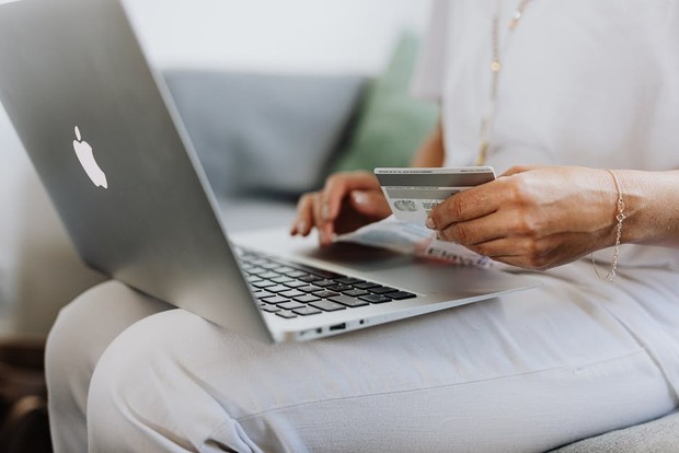 Pastikan Keamanan Tempat Memasukkan Data Kartu Kredit / foto : pexels.com/KarolinaGrabowska