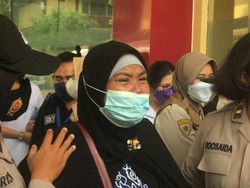 Diiringi Isak Tangis, Keluarga Jemput Jenazah Korban Kebakaran Lapas