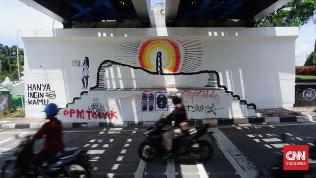 Piagam pemenang lomba mural kritik Gejayan Memanggil dipajang di tembok bawah Jembatan Kleringan Kewek, Danurejan, Kota Yogyakarta.