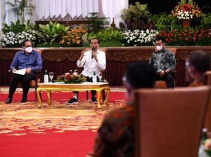 Dengar Keluhan Suroto Peternak Telur, Jokowi Perintahkan Ini ke Mendag