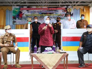 Suku Dayak Meratus Keluhkan Listrik-Internet, Risma Pastikan Negara Hadir