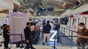 Intip Suasana Penjualan Perdana Galaxy Z Fold 3 & Z Flip 3 di Jakarta