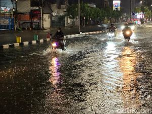 Waspadai Hujan Lebat Disertai Petir-Angin Kencang
