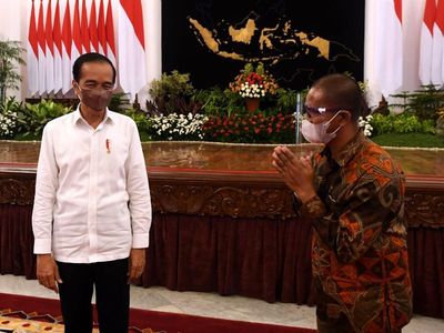Potret Pertemuan Jokowi dan Suroto Peternak yang Diamankan Gegara Poster