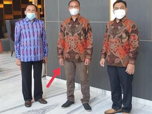 Suroto Minta Maaf karena Bentangkan Poster, Jokowi Justru Berterima Kasih Suroto Minta Maaf karena Bentangkan Poster, Jokowi Justru Berterima Kasih