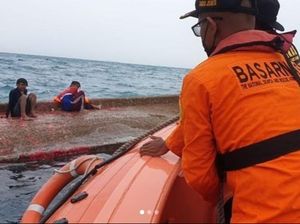 Detik-detik Penyelamatan Korban KM Elang Laut di Perairan Pulau Damar
