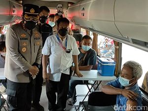 Melihat Vaksinasi COVID-19 Bagi Keluarga Wartawan di Sidoarjo