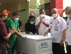Wamenkumham Serahkan Jenazah Korban Kebakaran Lapas Tangerang ke Keluarga Wamenkumham Serahkan Jenazah Korban Kebakaran Lapas Tangerang ke Keluarga