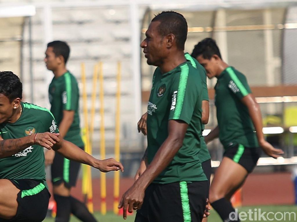 Dicoret Persipura, Yustinus Pae Akhirnya Merapat ke Klub Liga 2 Dicoret Persipura, Yustinus Pae Akhirnya Merapat ke Klub Liga 2
