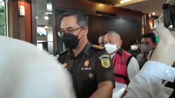Alex Noerdin ditahan Kejagung (Yulida-detikcom) Alex Noerdin ditahan Kejagung (Yulida-detikcom)