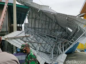 Cerita Dahsyatnya Angin Puting Beliung Rusak 50 Rumah Warga di Wajo