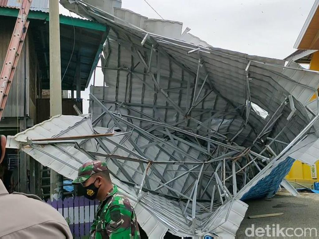Cerita Dahsyatnya Angin Puting Beliung Rusak 50 Rumah Warga di Wajo