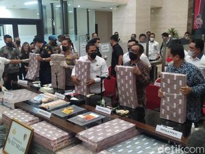 Penampakan Tumpukan Uang Rp 531 Hasil TPPU Obat Ilegal