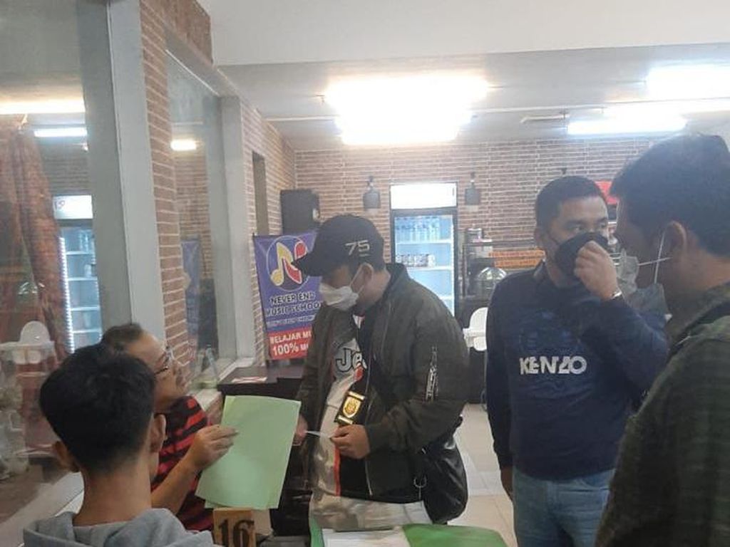 Buron 15 Tahun, Terpidana Korupsi Bank Mandiri Ditangkap di Bandung Buron 15 Tahun, Terpidana Korupsi Bank Mandiri Ditangkap di Bandung