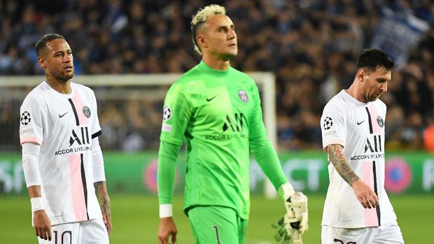 Soccer Football - Champions League - Group A - Club Brugge v Paris St Germain - Jan Breydel Stadium, Bruges, Belgium - September 15, 2021  Paris St Germain's Lionel Messi, Neymar and Keylor Navas look dejected after the match REUTERS/Piroschka Van De Wouw     TPX IMAGES OF THE DAY