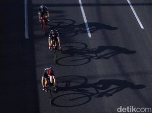 Dicari Polisi, Rombongan Pesepeda Terobos Tol Pondok Gede Diduga WNA Dicari Polisi, Rombongan Pesepeda Terobos Tol Pondok Gede Diduga WNA